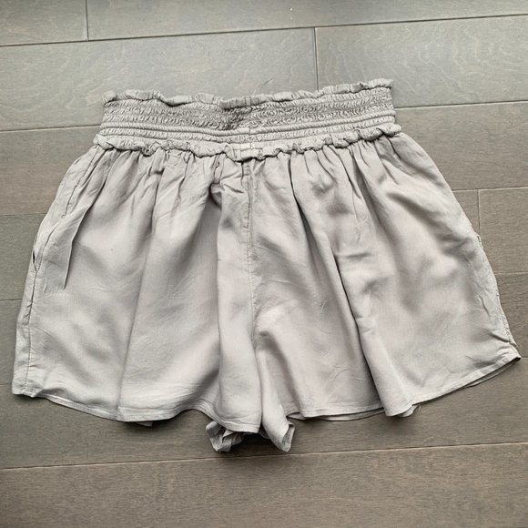 ARITZIA Wilfred Drapy Shorts 100% Modal - Picture 3 of 6